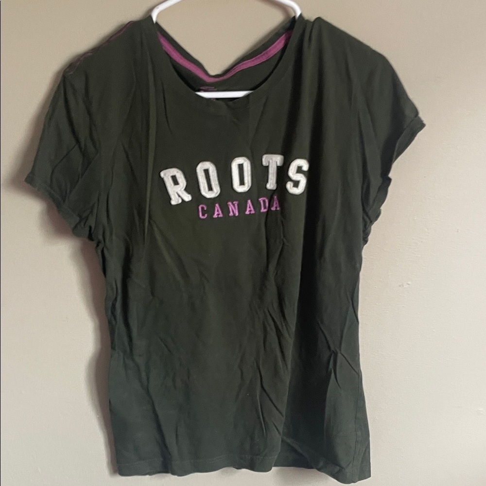 Roots Women's Dark Green Tee with Pink Accents (Bin C)​